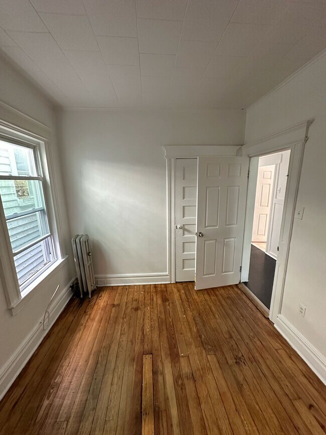 Building Photo - 309 Ellis Ave