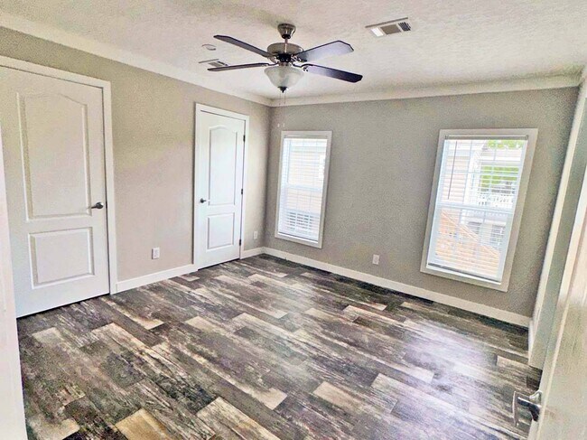 Foto del edificio - 8975 W Halls River Rd