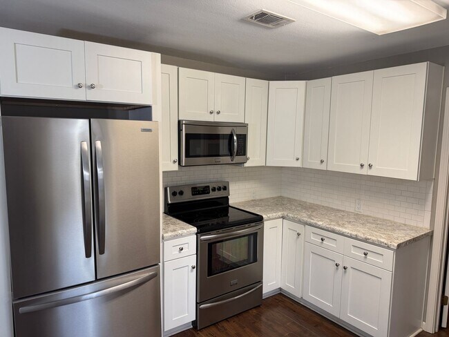 Building Photo - 2 S Hampton Cove