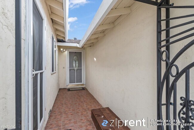 Foto del edificio - 4 br, 2 bath 4plex - 1935 Kinross Way, San...