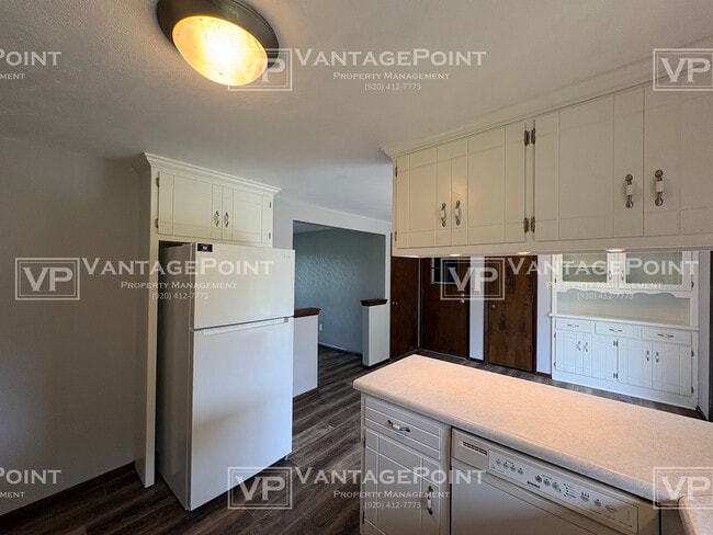 Building Photo - 4220 Hillcrest Dr