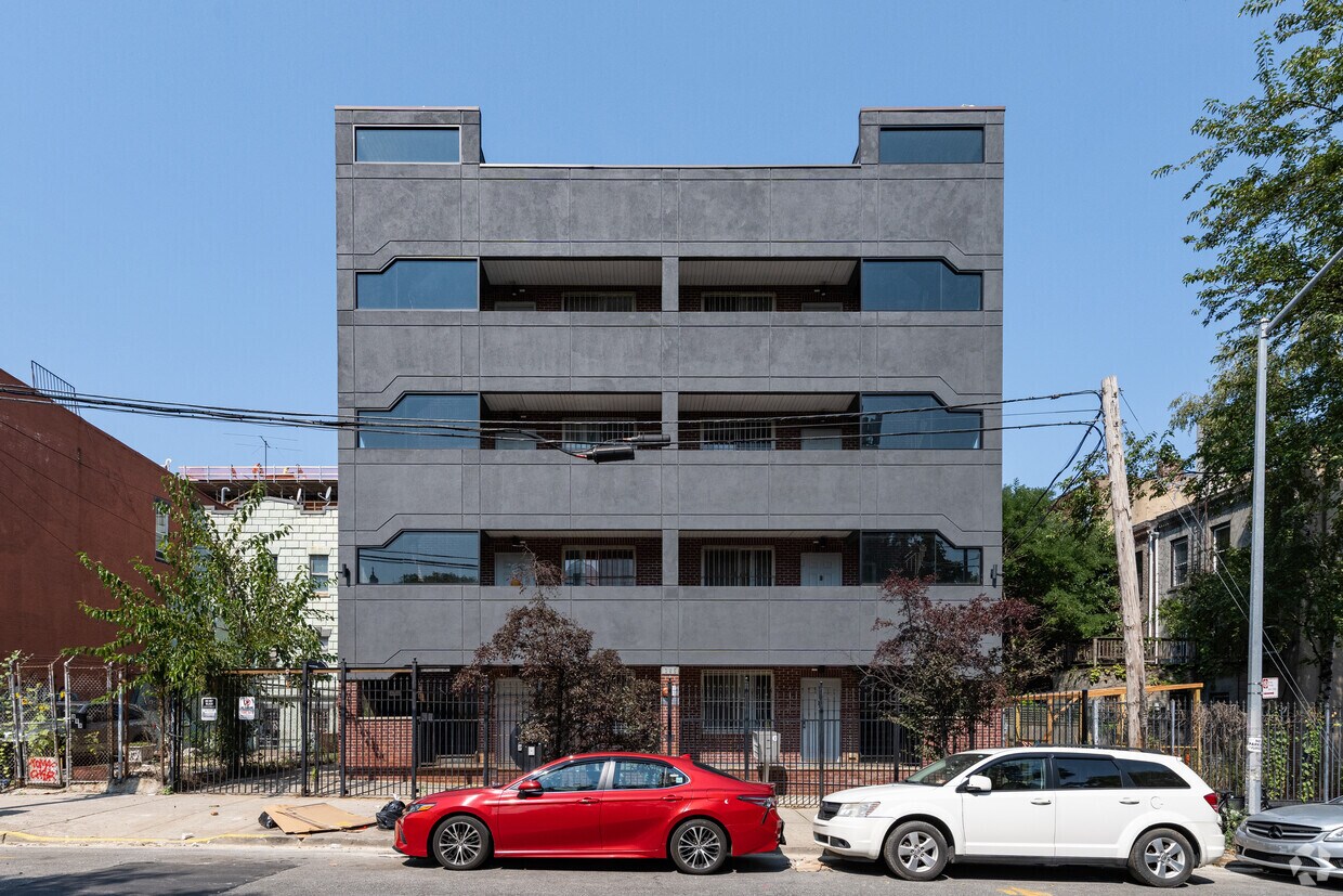 385 Vernon Ave Apartments 385 Vernon Ave Brooklyn, NY