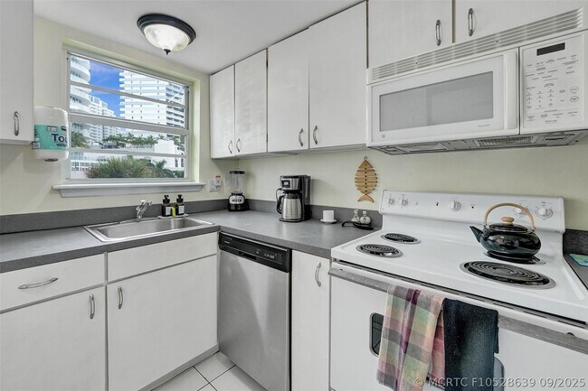 Foto del edificio - 341 N Birch Rd