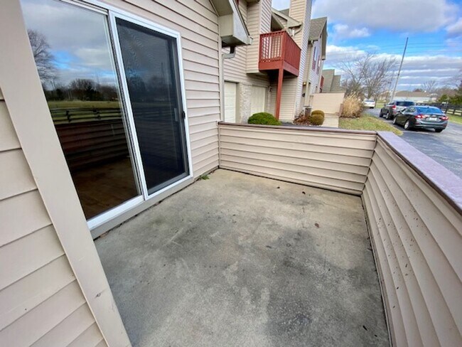 Foto del edificio - Great 3 Bedroom 2 Bathroom Large End Unit ...