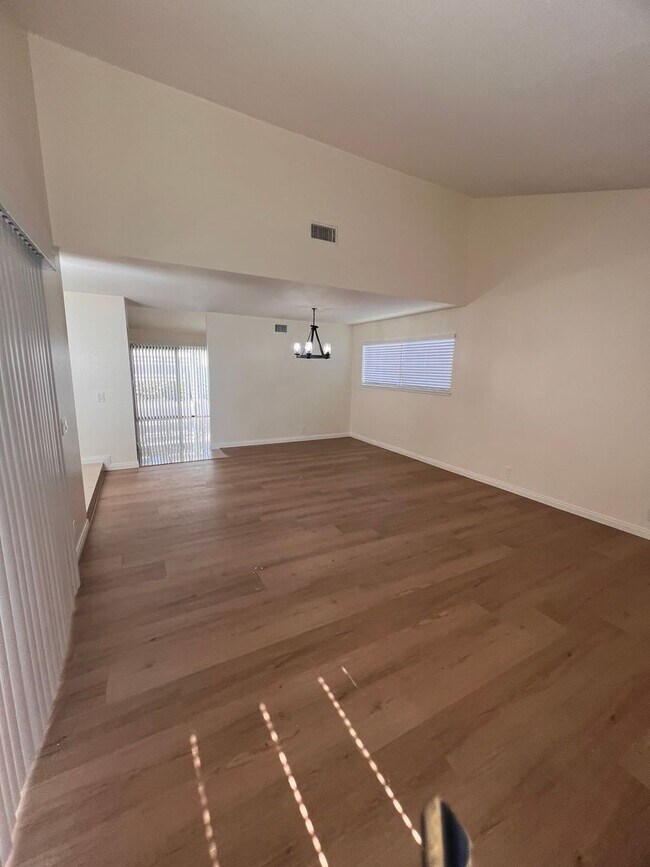 Foto del edificio - Camarillo - Single story, four bedroom, two bathroom home