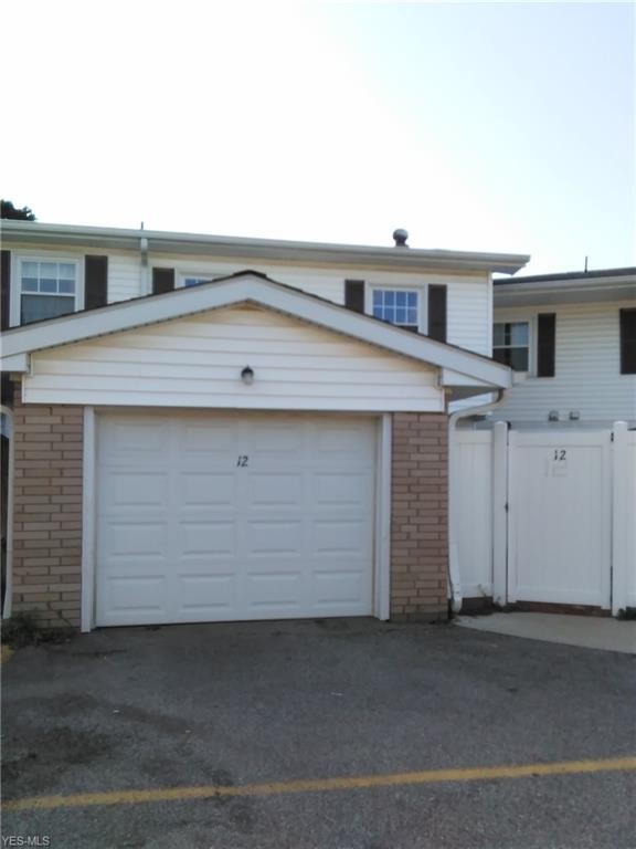 Primary Photo - 9 Meadowlawn Dr