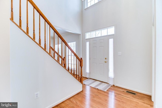 Building Photo - 10182 Breezeway Dr