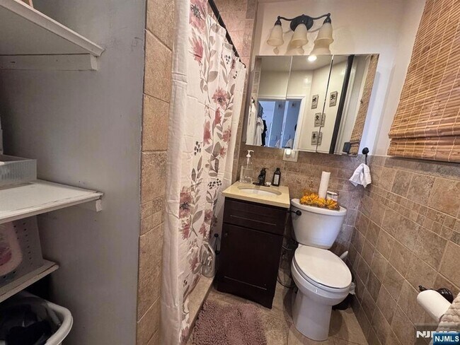 Foto del edificio - 27 66th St