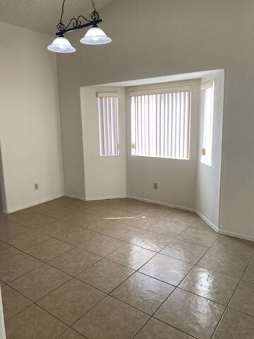 Building Photo - FOR RENT