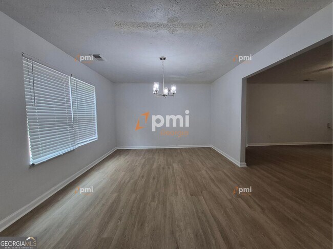 Foto del edificio - 304 Klinetop Dr