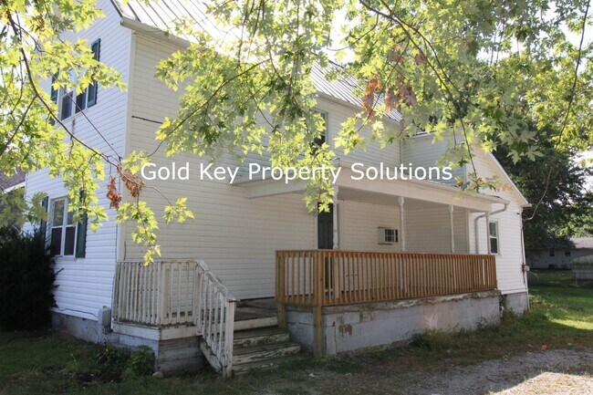 Foto del edificio - Updated 3 Bedroom/1 Bath Home with Storage...