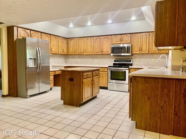 Building Photo - 4 br, 3 bath House - 7935 Timberlake Drive