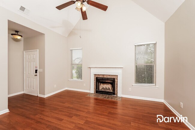 Building Photo - 1148 Washington Dr