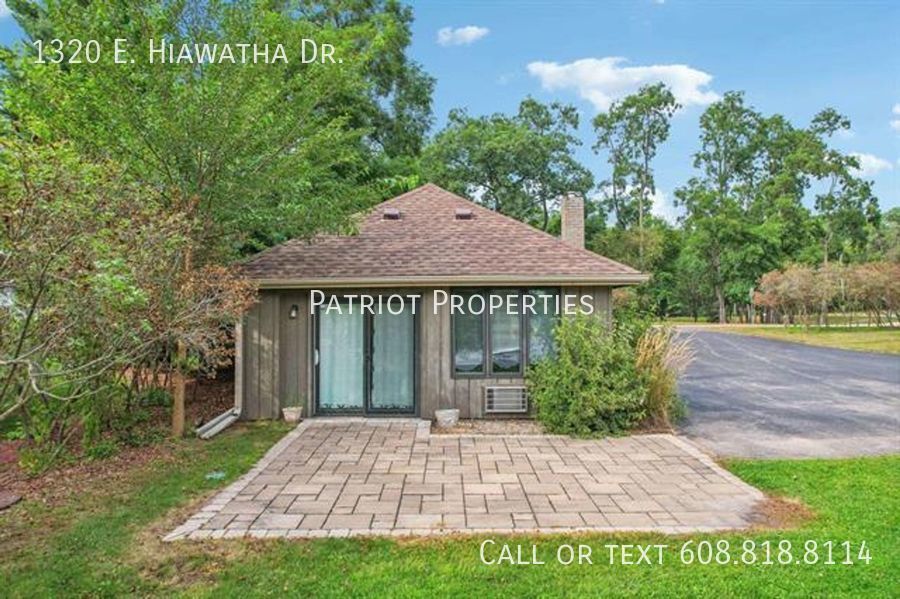 Primary Photo - 1 Bedroom/1 Bath House in Wisconsin Dells, WI