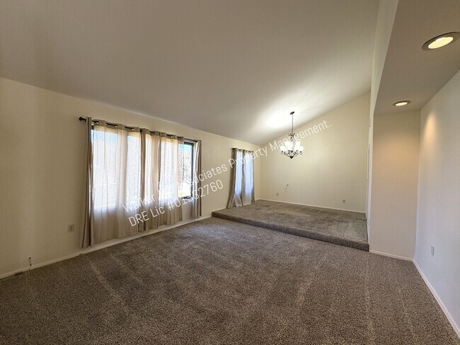 Foto del edificio - 840 Blue Ridge Dr