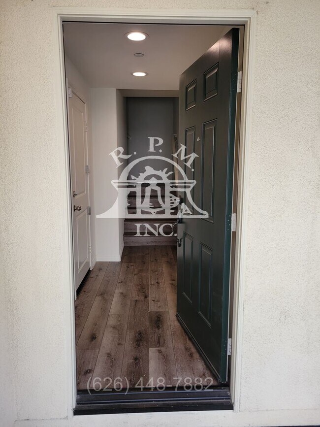 Foto del edificio - Modern 3-Story Townhouse in El Monte, CA.