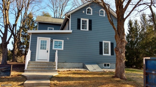 Building Photo - 35 Larsen Rd