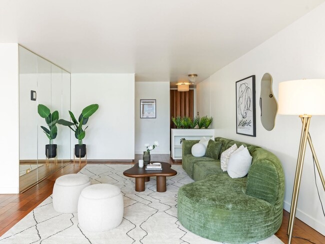 Building Photo - 800 N Washington St