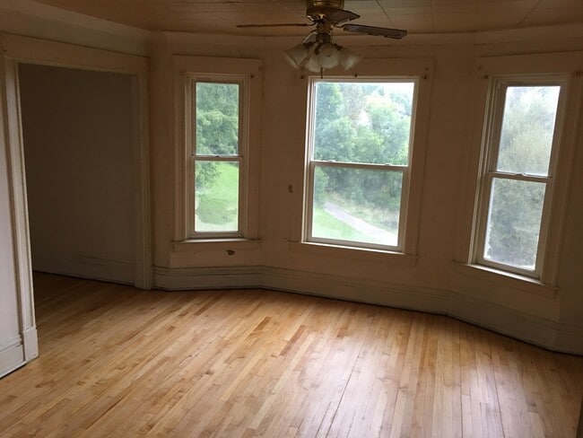 Building Photo - 309 N 26th Ave W