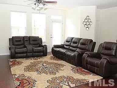 Foto del edificio - 5319 Cambridgeshire Loop