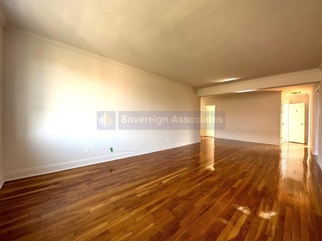 Foto del edificio - 3555 Oxford Avenue