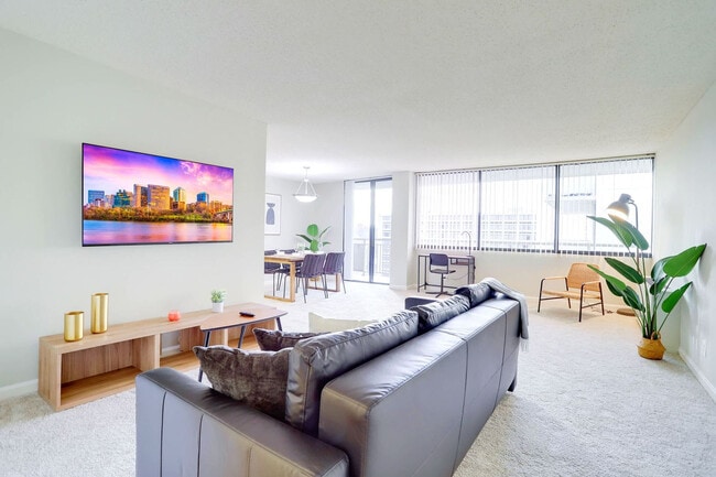 Building Photo - 320 23rd St S