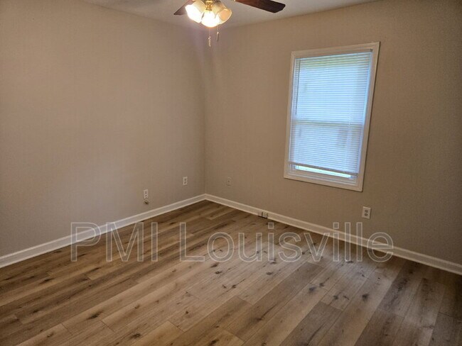 Building Photo - 4803 E Indian Trail
