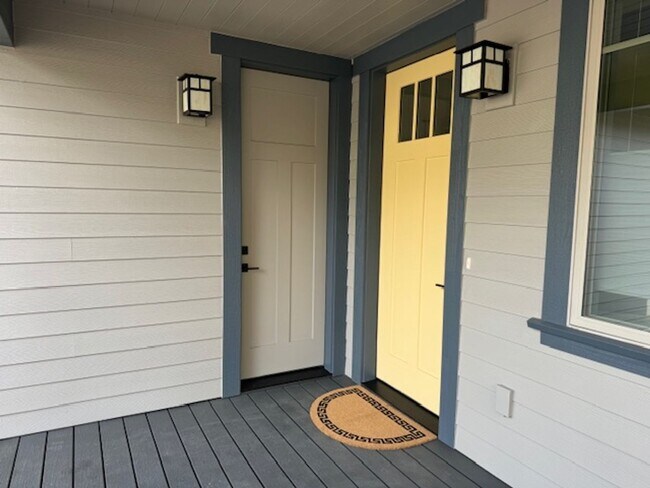 Foto del edificio - Work & Live in Super desirable North West Crossing. Unique 2 bedroom three three bath home. Profe...