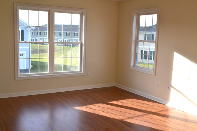 Building Photo - 330 Forsythe Cir