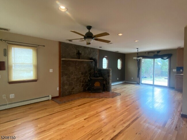 Foto del edificio - 13 Washington Ln