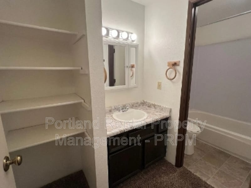 Building Photo - 19115 SE Yamhill St