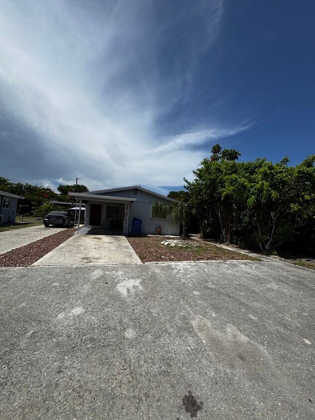 Foto principal - 705 W Branch St