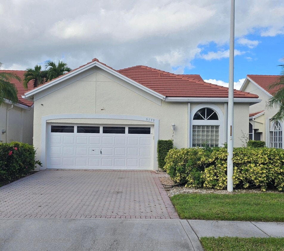 Foto principal - 6179 Bear Creek Ct