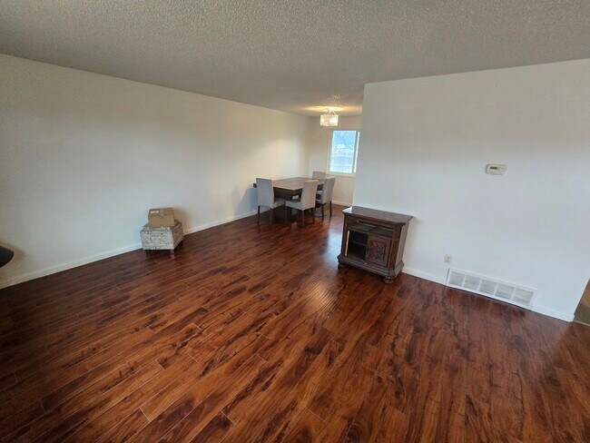 Foto del edificio - 1949 S Mobile St