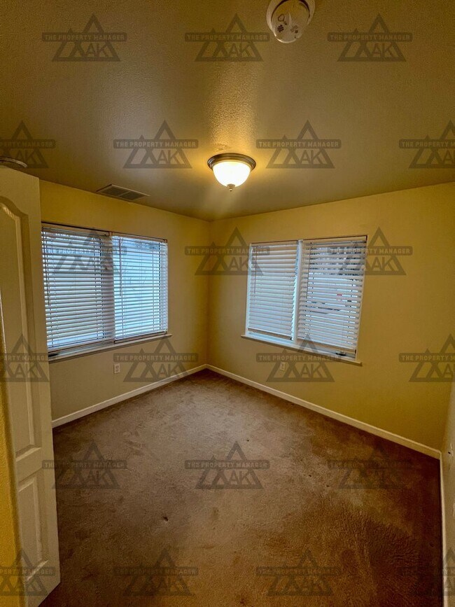 Foto del edificio - Beautiful 3 bedroom home for rent / Sorry no pets / Heat Included!!