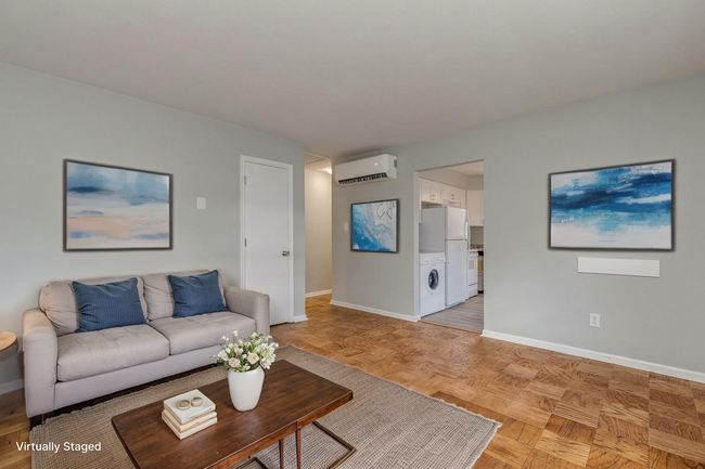 Foto del edificio - 9333 Chelsea Ave