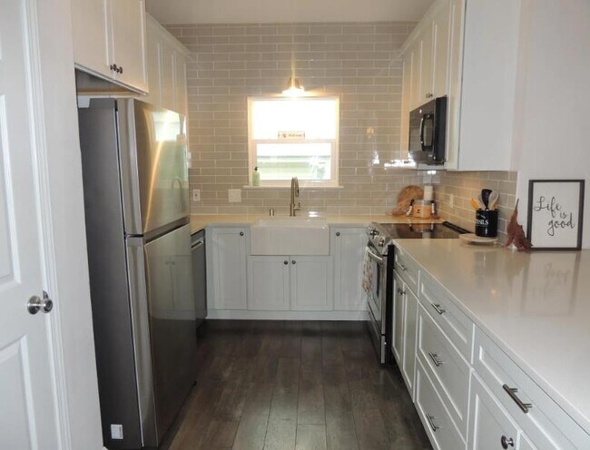 Newly remodeled kitchen - 4505 John Ave