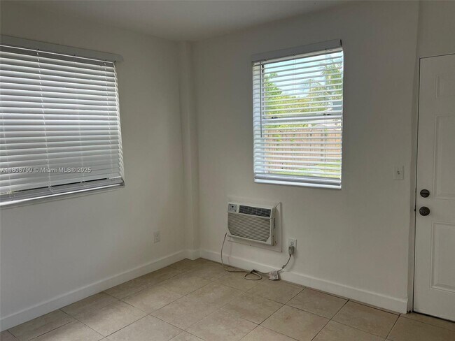 Foto del edificio - 4245 NW 24th Ave