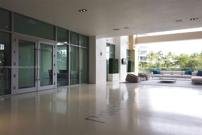 Foto del edificio - 300 Sunny Isles Blvd