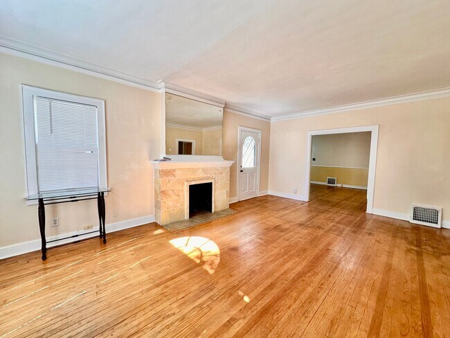 Building Photo - Nice Home in Gateway Addition - Move in Deposit-Free! (If Qualified)