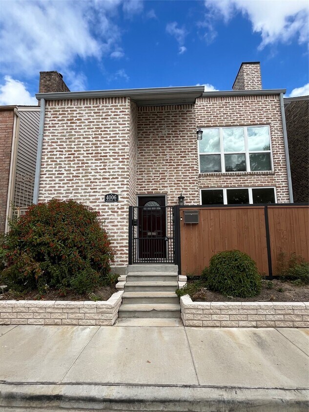 Foto principal - 4006 Breakwood Dr