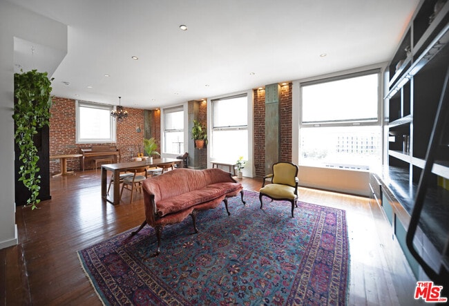 Foto del edificio - 257 S Spring St