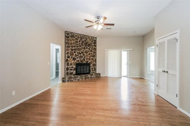 Foto del edificio - 10032 S Fairview Dr