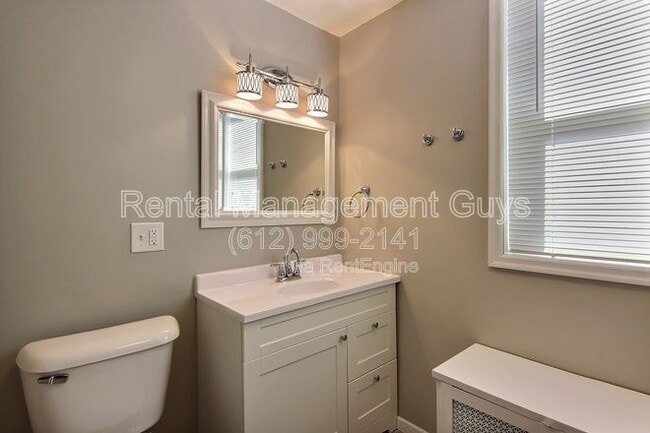 Building Photo - 2041 Laurel Ave