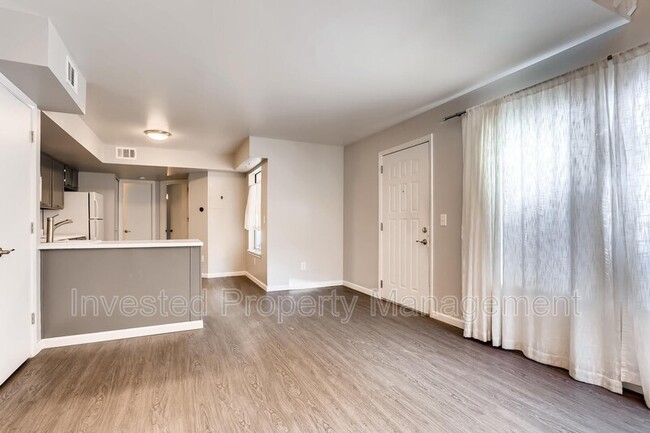 Building Photo - 909 S Dawson Way