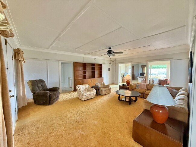 Foto del edificio - Partially Furnished Spacious 5 Bedroom / 2 Bathroom Home with Ocean View – Sandhills