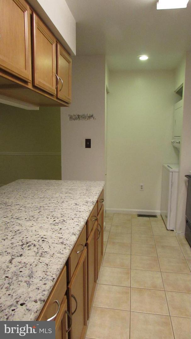 Building Photo - 8 Marsham Ct