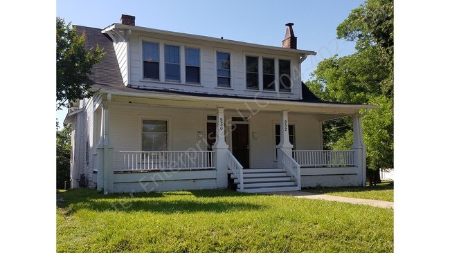 Building Photo - 930 N Main St