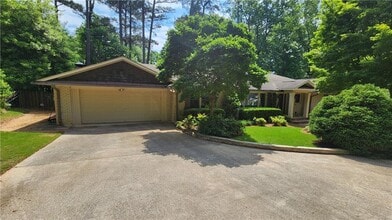 Building Photo - 4615 Mystic Dr NE