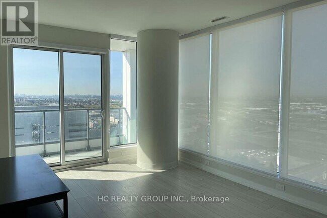 Photo du bâtiment - 5 Buttermill Ave.